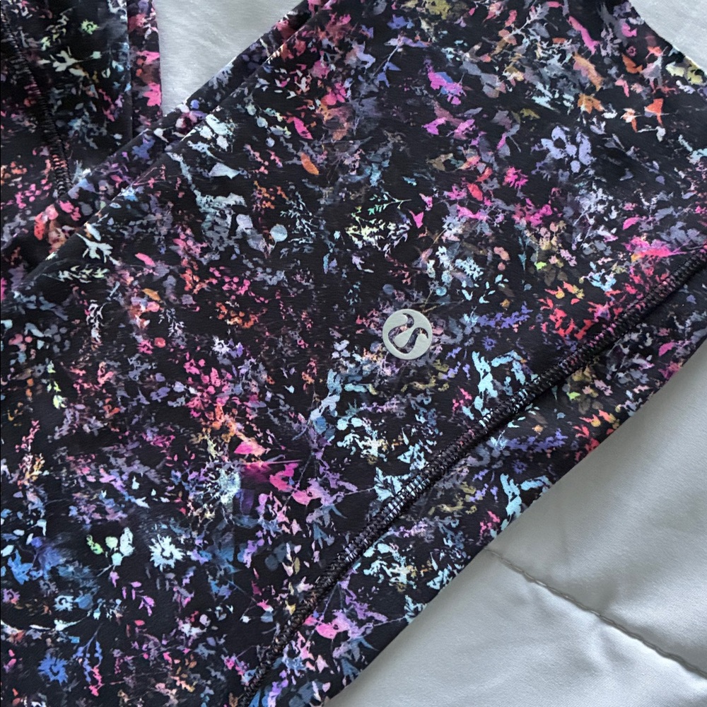 Lululemon SIZE 4 High Waisted Contour Fit Tight 25 - almost new condition